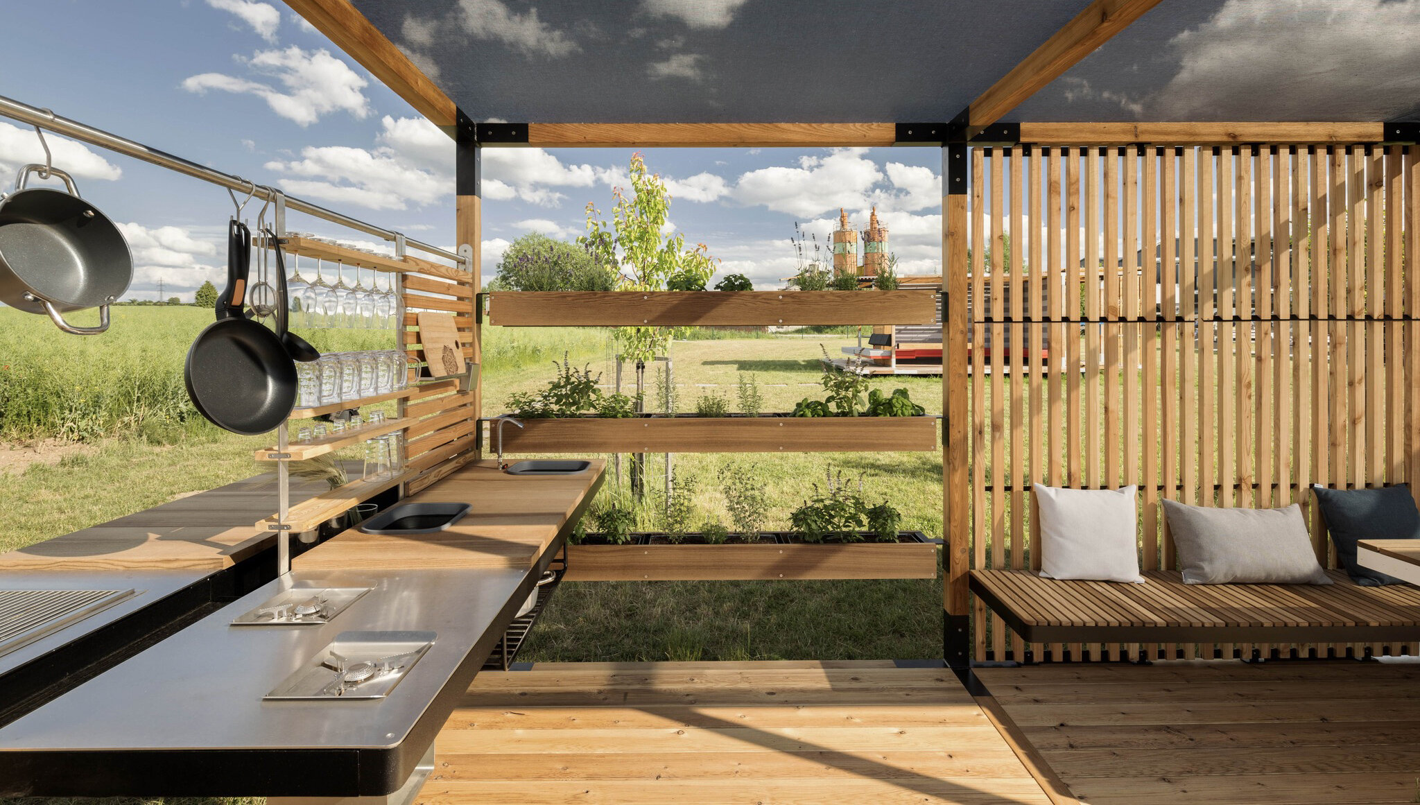 Ze zahrady další pokoj